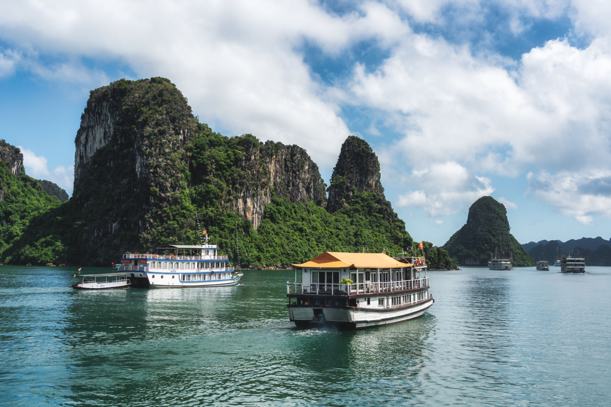 Tour Vietnam: Liburan Seru & Berkesan Menjelajahi Negeri Seribu Pesona